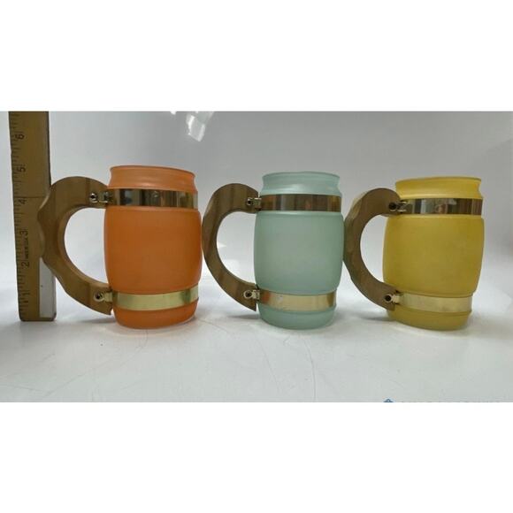 6 Vintage/Retired Circa Mid 1960’s. Pastel Mugs - Picture 2 of 8